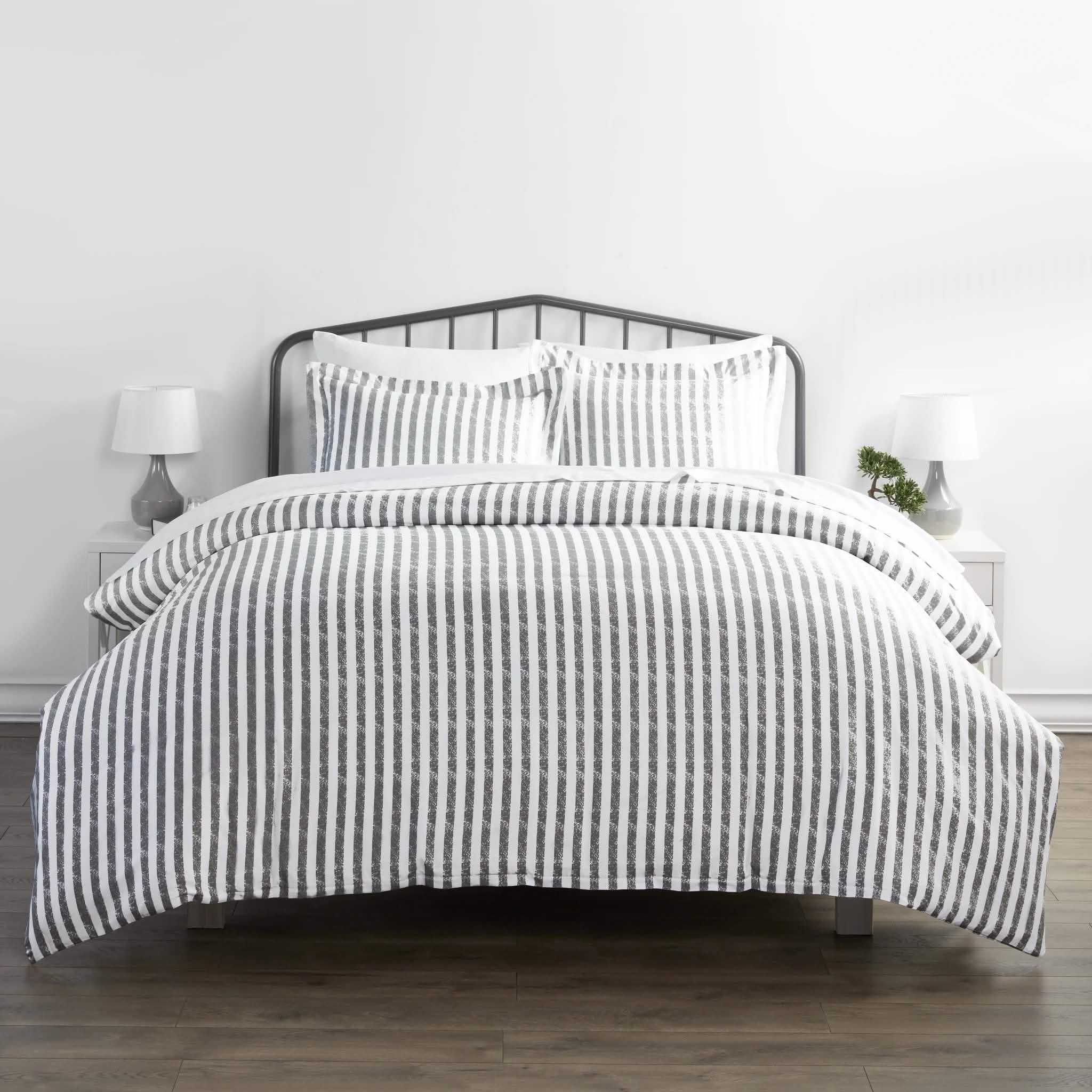 3-Piece Set: Rugged Stripes Patterned Duvet Cover